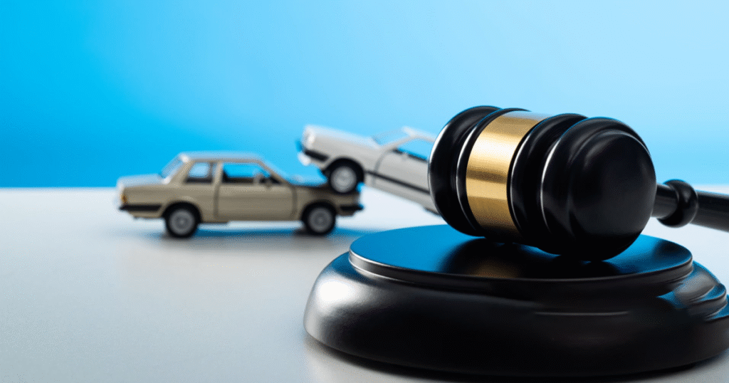 Texas car accident attorney concept with gavel and crashed cars.