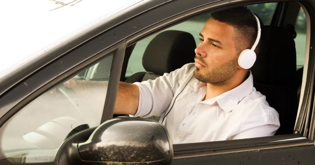 Texas law on wearing headphones while driving a car
